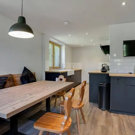 דירה Lovely Chalet With Parking In *
